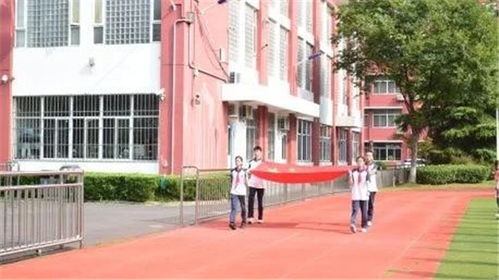 梦想启征程，奋斗谱华章——东沟中学2024学年第一学期开学典礼侧记
